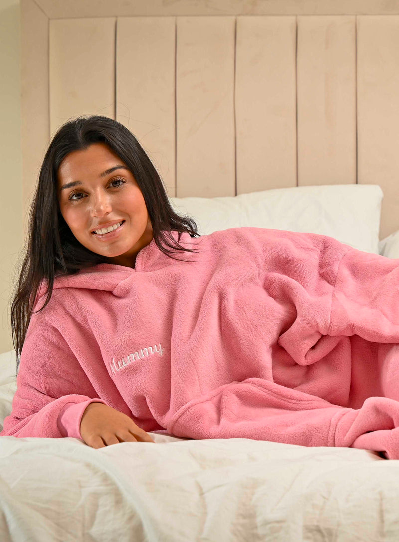 This ladies Pink long line over sizes hoody is made from a luxurious heavy weight bonded fabric and is fully borg lines throughout the entire hoody- making it a winter essential. With a hood, kangaroo pocket to the front and your personalised name embroidered to the chest.