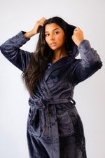 Load image into Gallery viewer, Ladies plush fleece personalised dressing gown Charcoal
